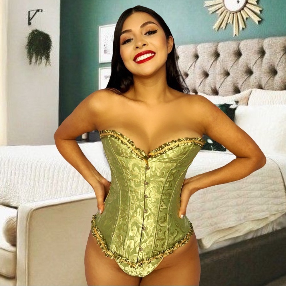 Beautiful Emerald Corset - Picture 2 of 9